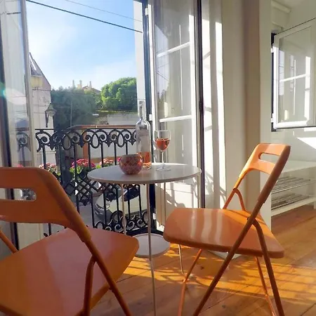 Apartment Tram House @ Lx Factory! *