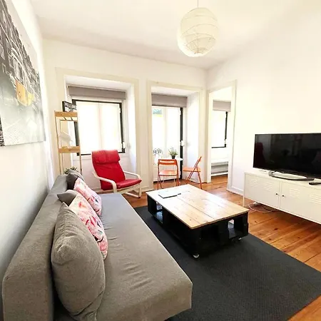 Apartment Tram House @ Lx Factory! *