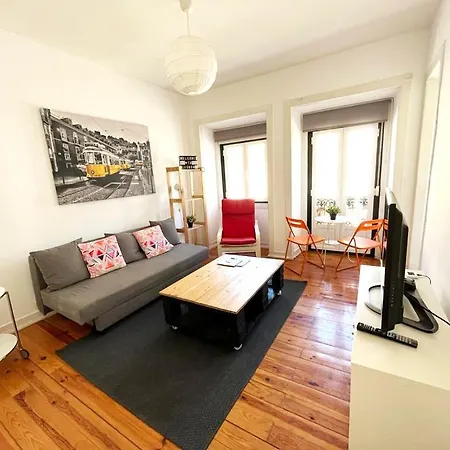 Apartment Tram House @ Lx Factory! *