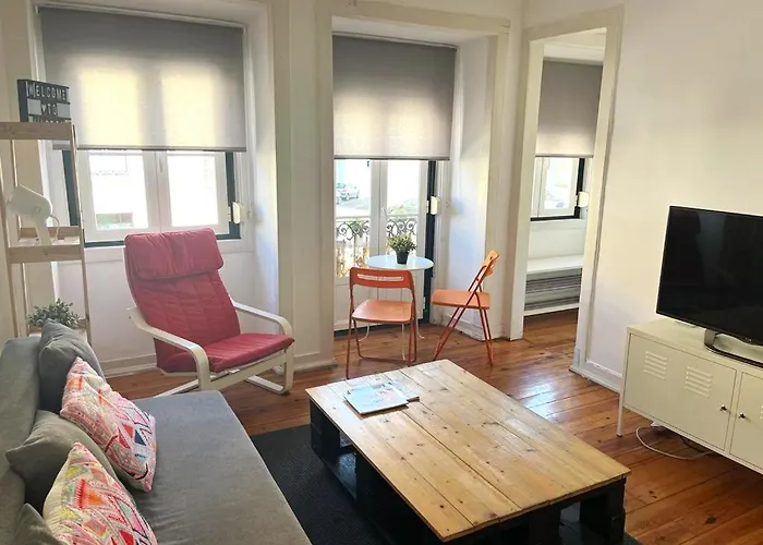 Apartment Tram House @ Lx Factory! *